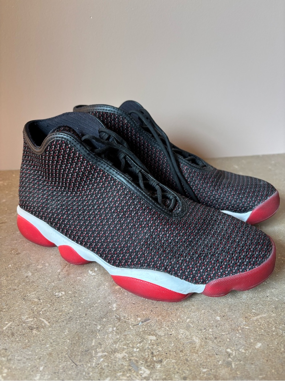 Men’s Nike Air Jordan Horizon Bred Black Red Shoes size 11.5 - Picture 2 of 4